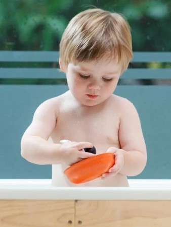 Набор для игры в воде Plan Toys Лодка и пингвин PL5711