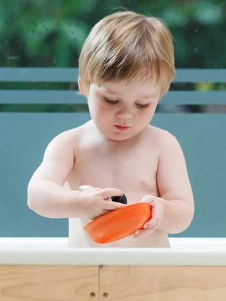 Набор для игры в воде Plan Toys Лодка и пингвин PL5711